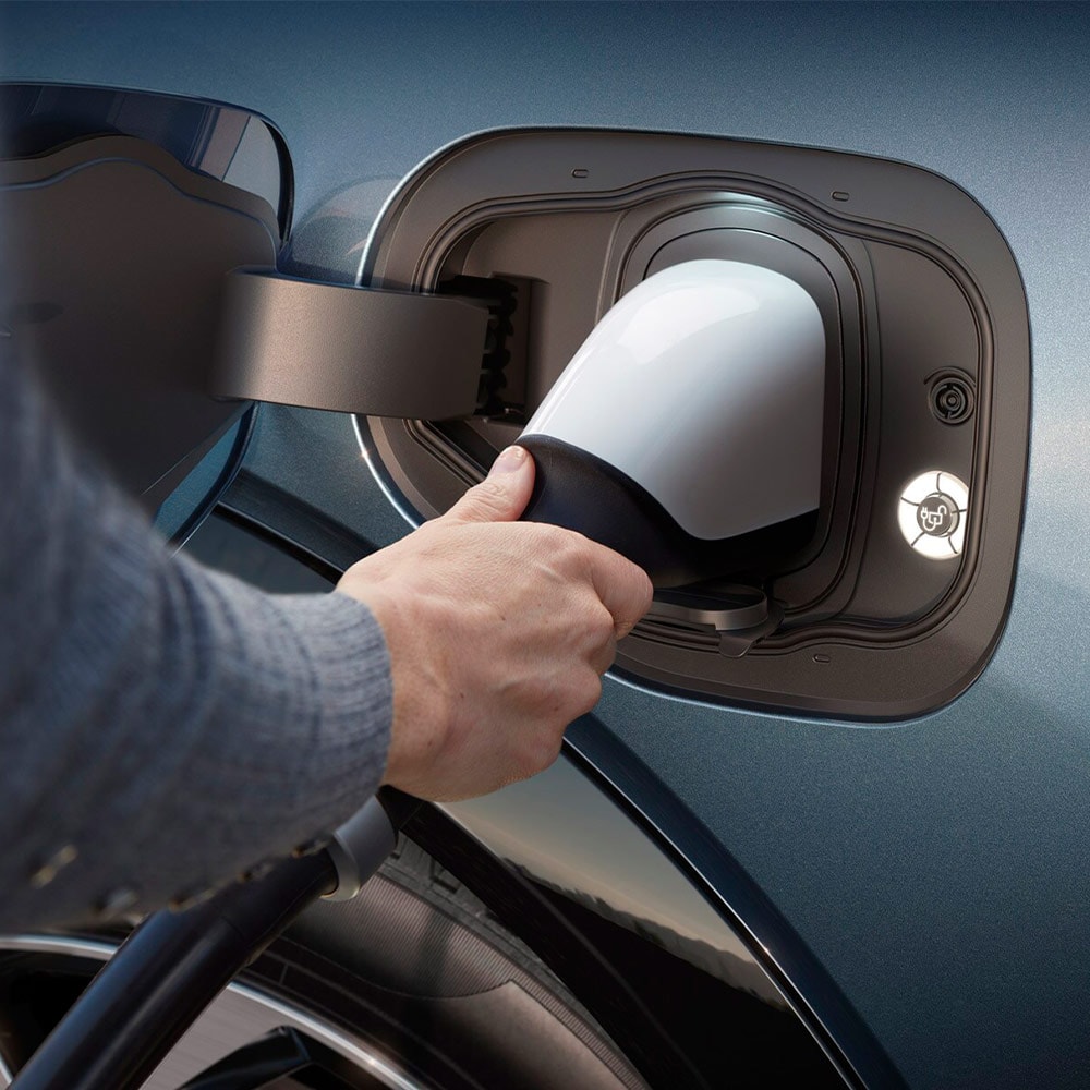 ford hybrid_electric eu Small_Card_ELECTRIC_VEHICLES_2020 1x1 1000x1000 charging port detail