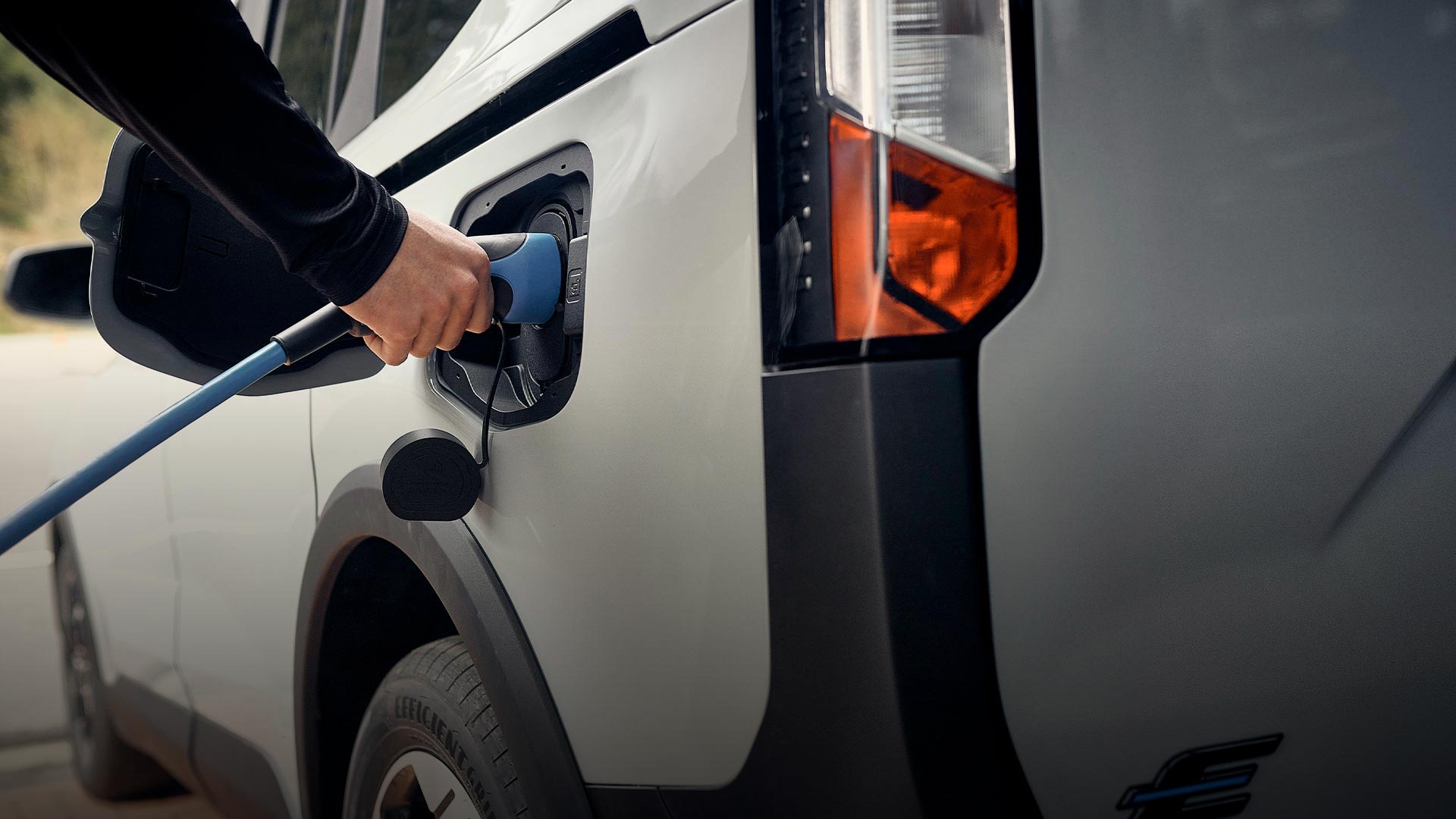 ford e_tourneo_courier eu Banner_E_Tourneo_Courier_Active_27 16x9 1920x1080 bb charging port detail